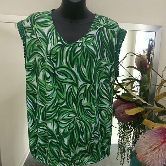 New Directions Petite Sleevless Top with Lace - Picture 1 of 8